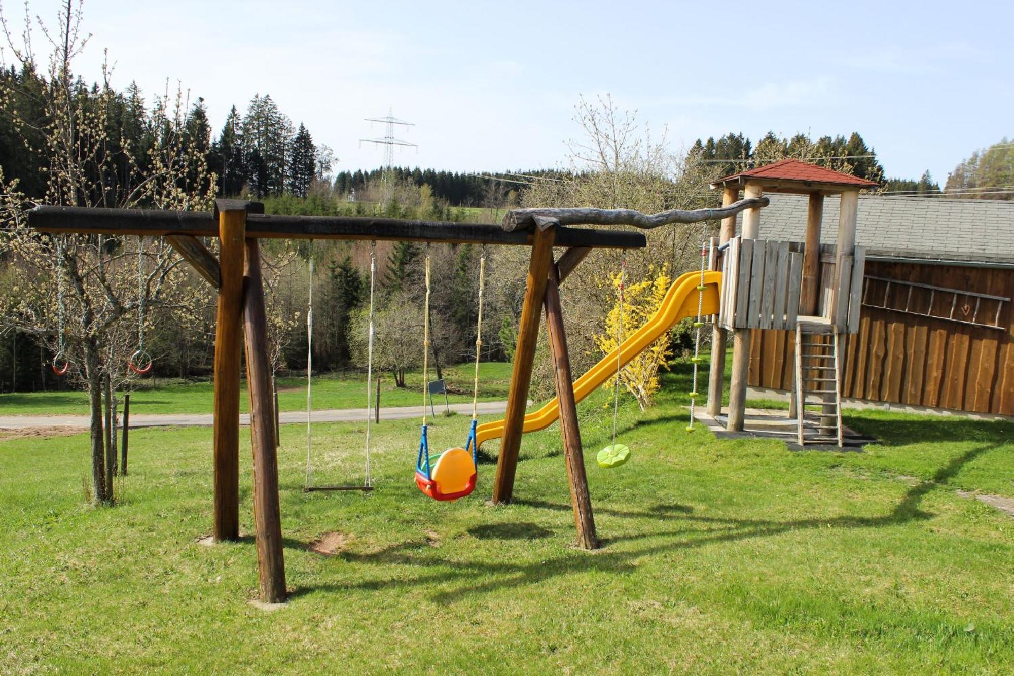 Ferienwohnung Haus Am Roetenberg Grafenhausen Luaran gambar